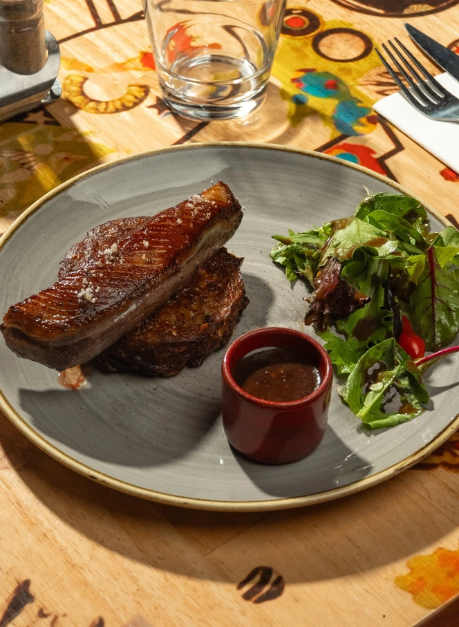 La Madrague — pièce de viande et sa sauce