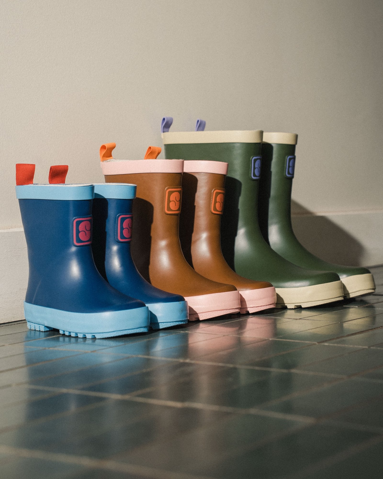 Smala — alignement de bottes de pluie colorées