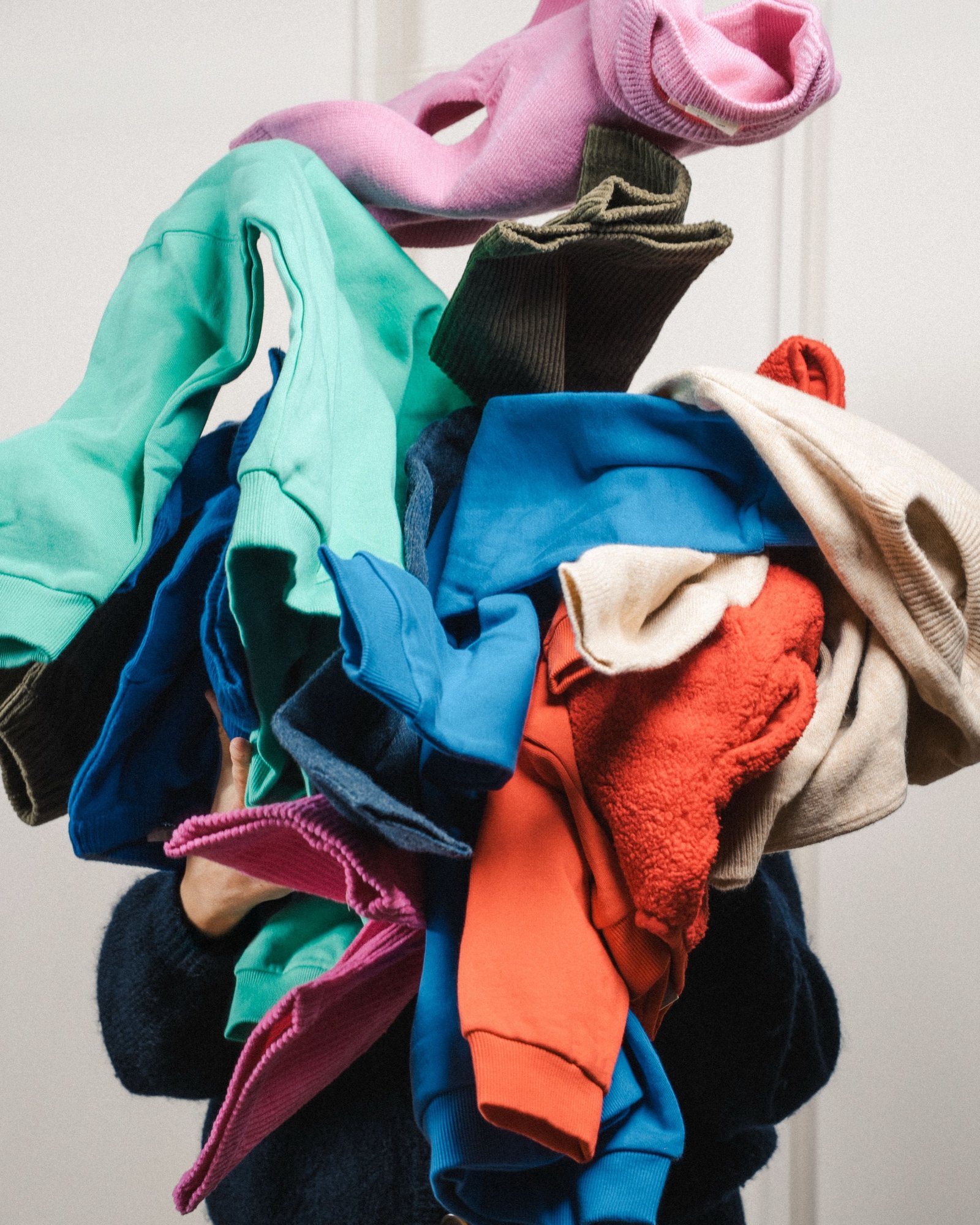 Smala — pile de vêtements d'hiver colorés