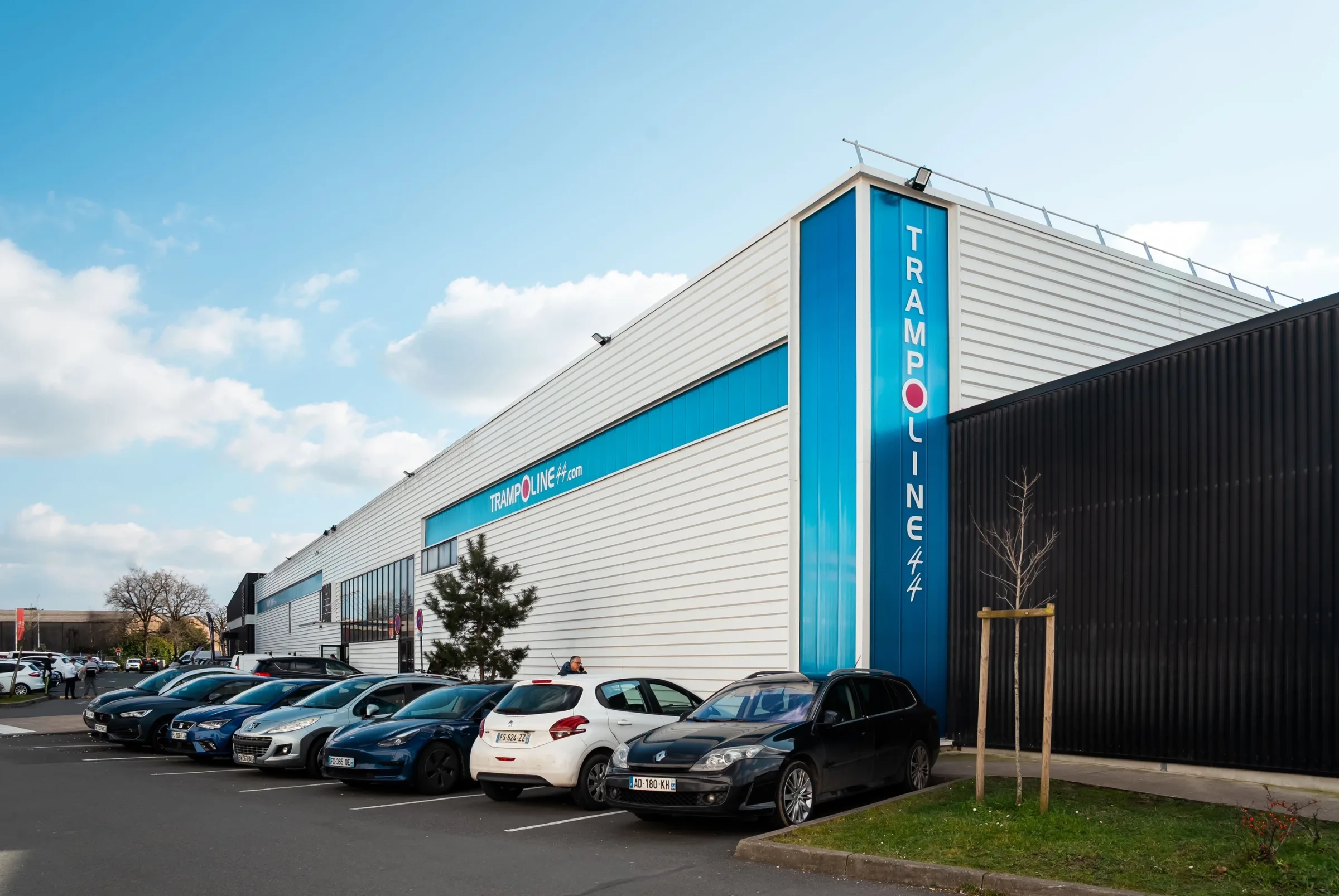 Trampoline 44 — façade extérieure du parc